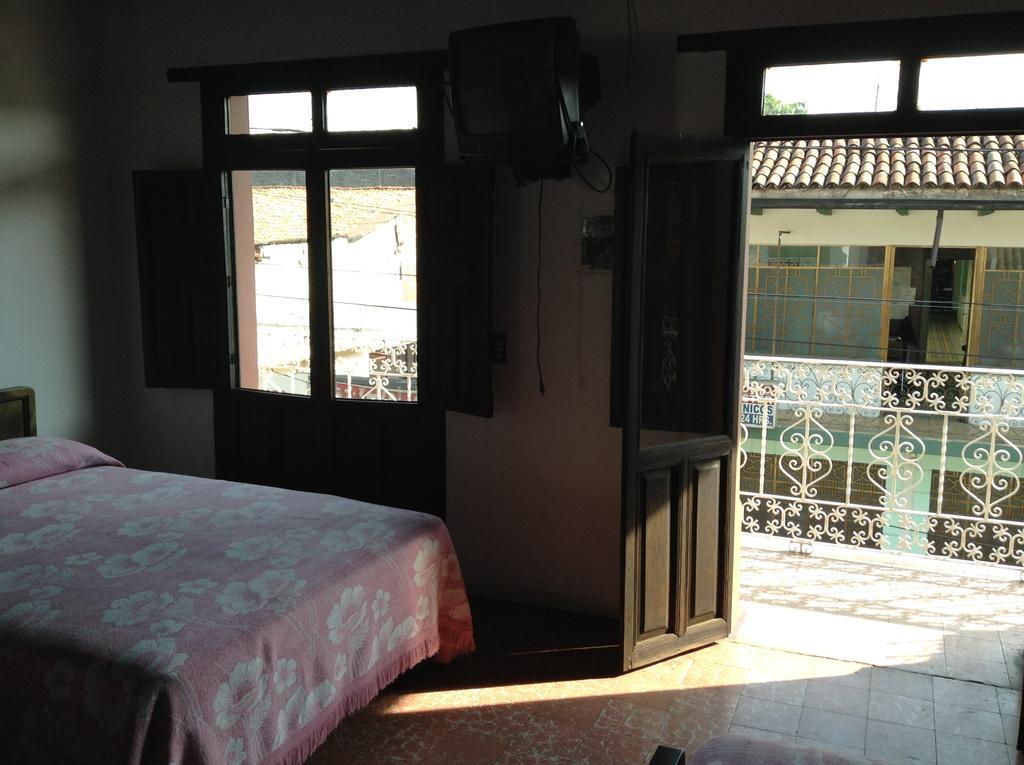 Uruapan  Posada Morelos מראה חיצוני תמונה